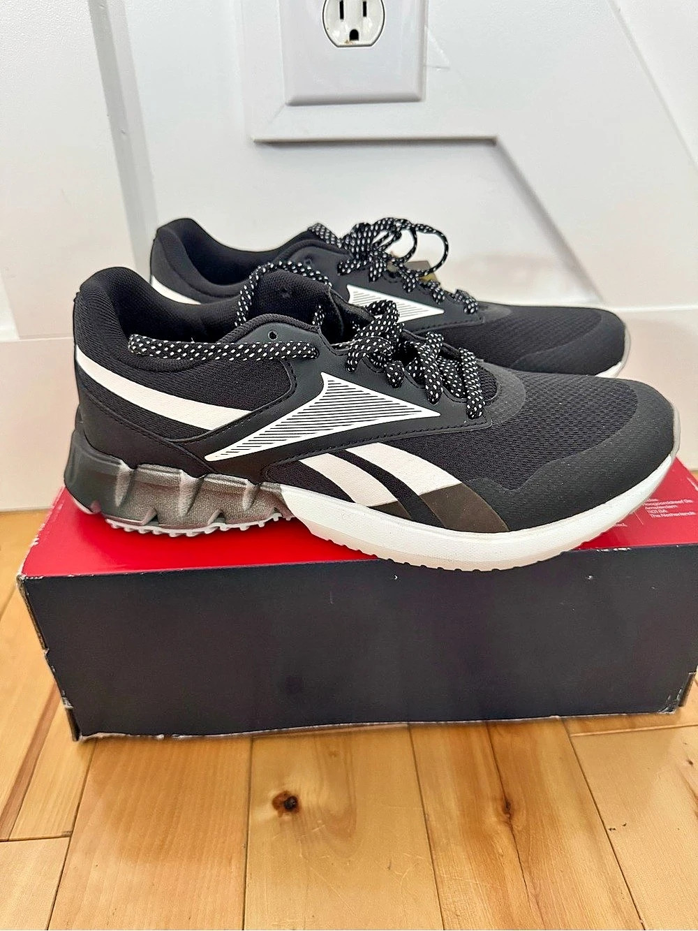 Reebok ZTAUR RUN Running Shoes Black & White US 8 NWT